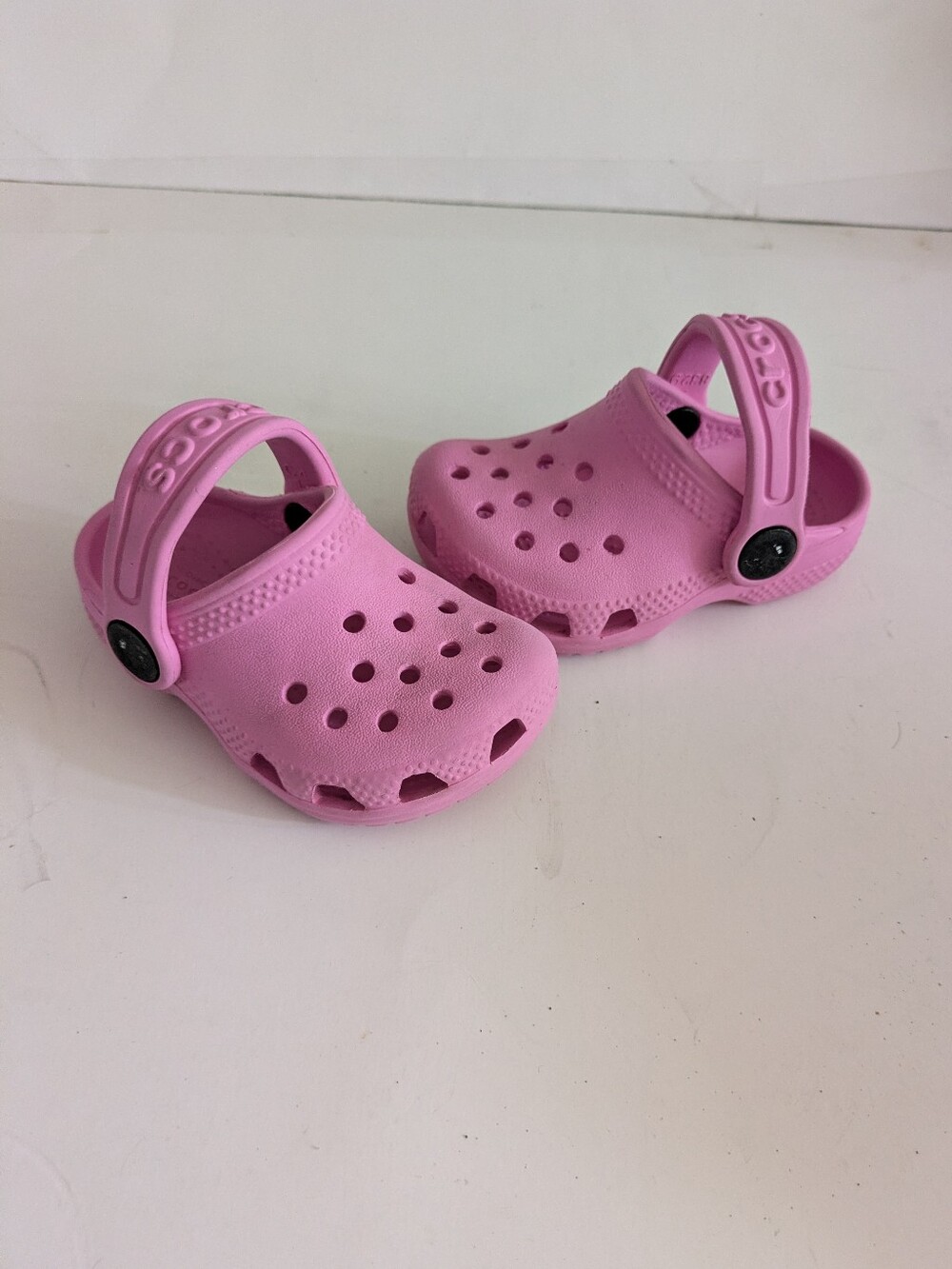 CROCS Kids Pink Foam CROCS Sandals Size 4 - Picture 6 of 6